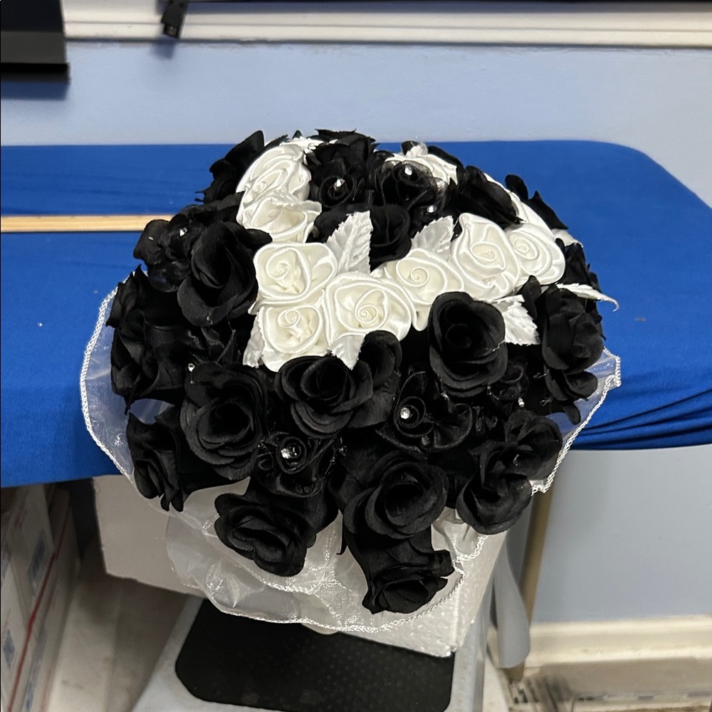 Elegant Black and White Rose Bouquet